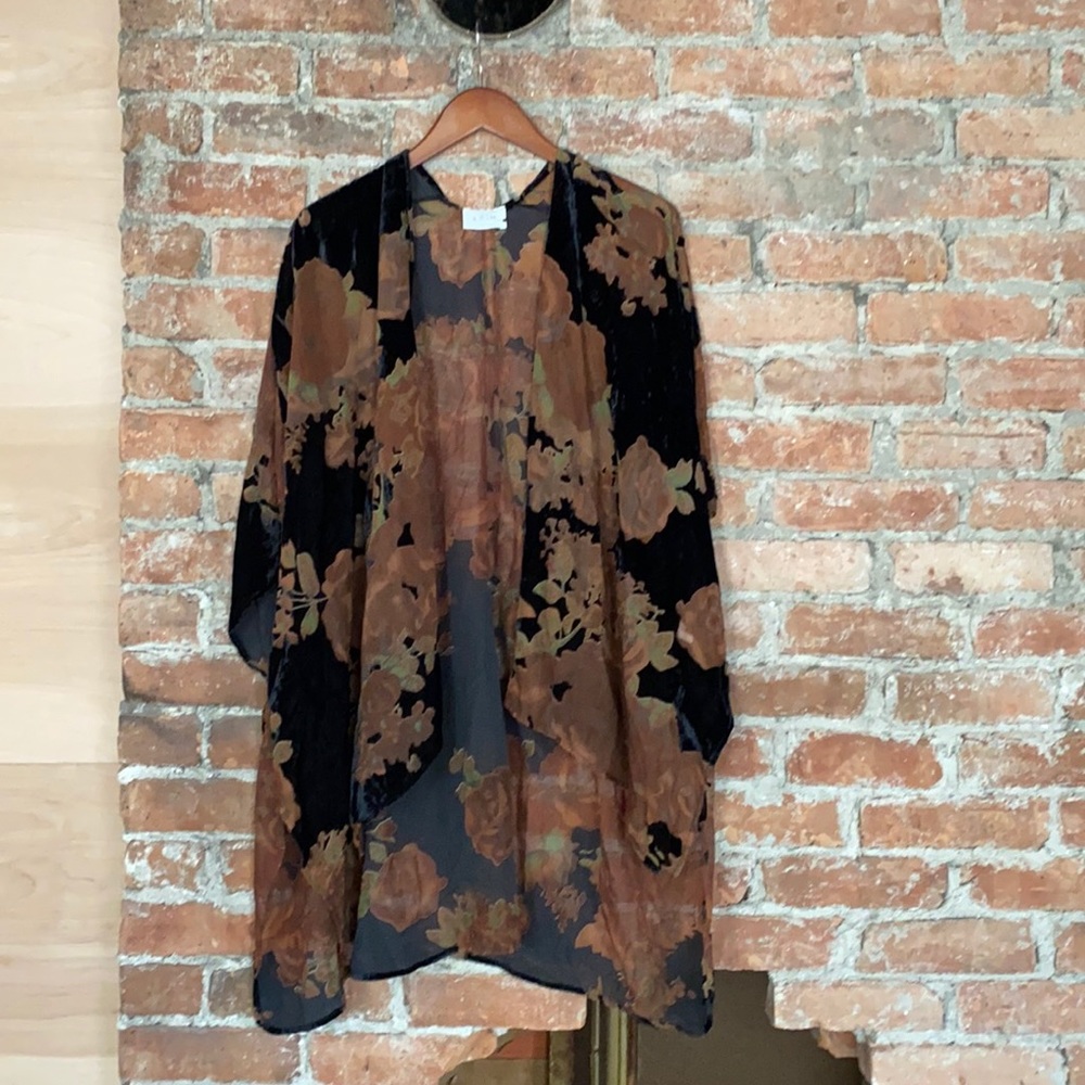 A. Muse velvet shawl / small / black brown green